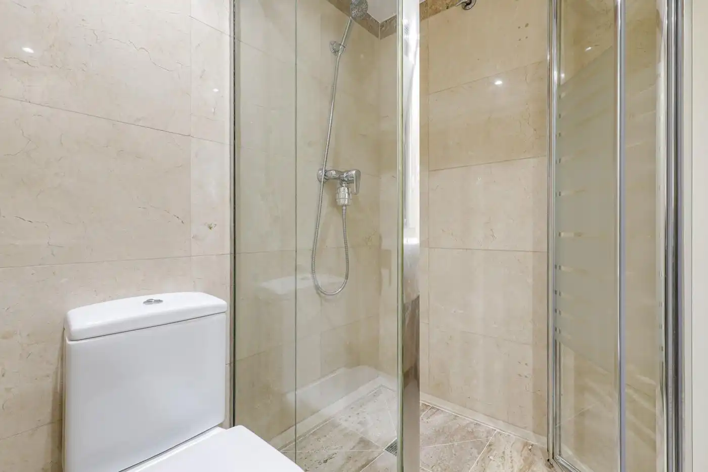 Badezimmer von Wohnung zum Verkauf in Barcelona mit Klimaanlage, Heizung und Terrasse