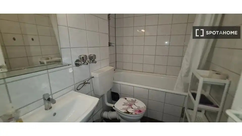 Baño de Apartamento para compartir en Las Navas de la Concepción con Aire acondicionado, Terraza y Amueblado