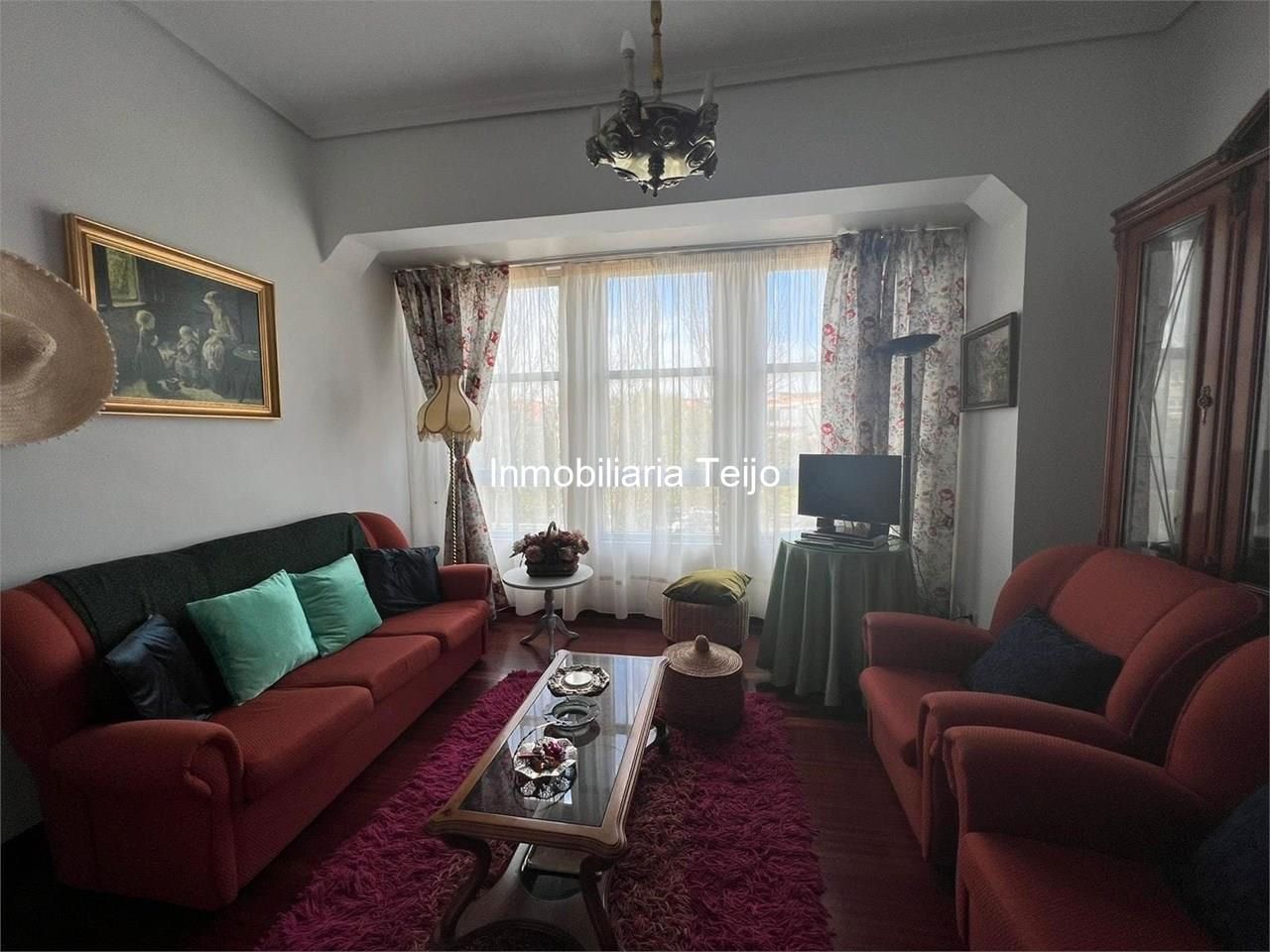 Sala d'estar de Pis en venda en Ferrol amb Calefacció, Traster i Balcó