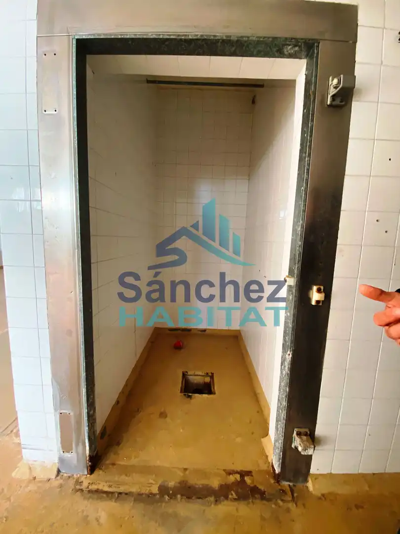 Bathroom of Industrial buildings for sale in Chelva