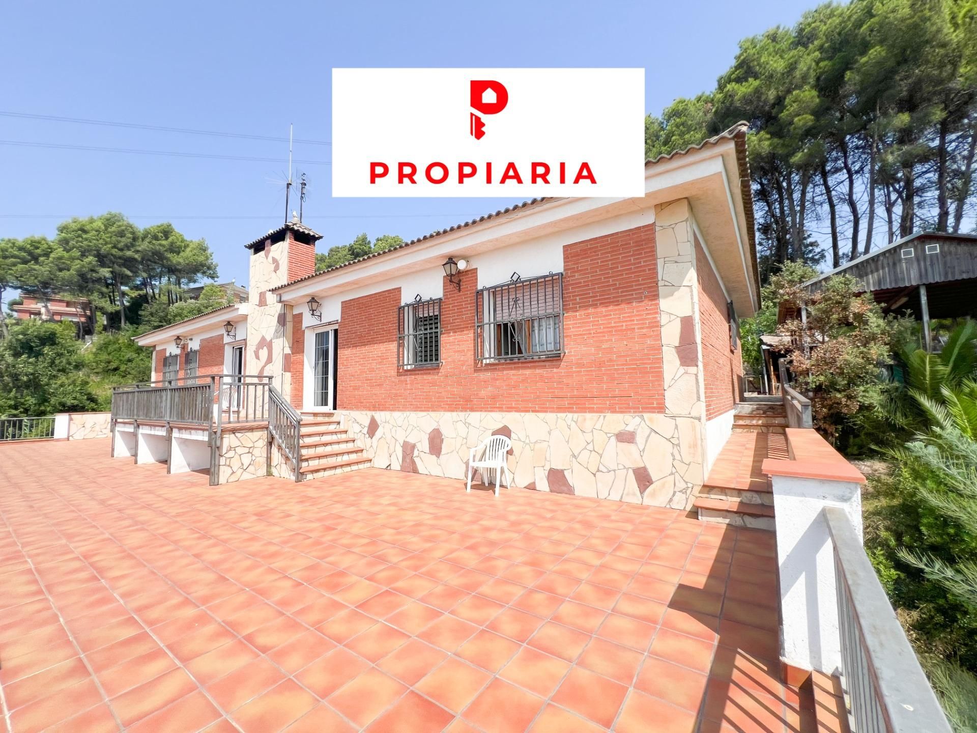 Vista exterior de Casa o xalet en venda en Cervelló amb Calefacció, Jardí privat i Terrassa