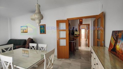 MAGNÍFICO PISO DE PLANTA BAJA. TRES DORMITORIOS, DOS BAÑOS , DOS PATIOS Y GARAJE