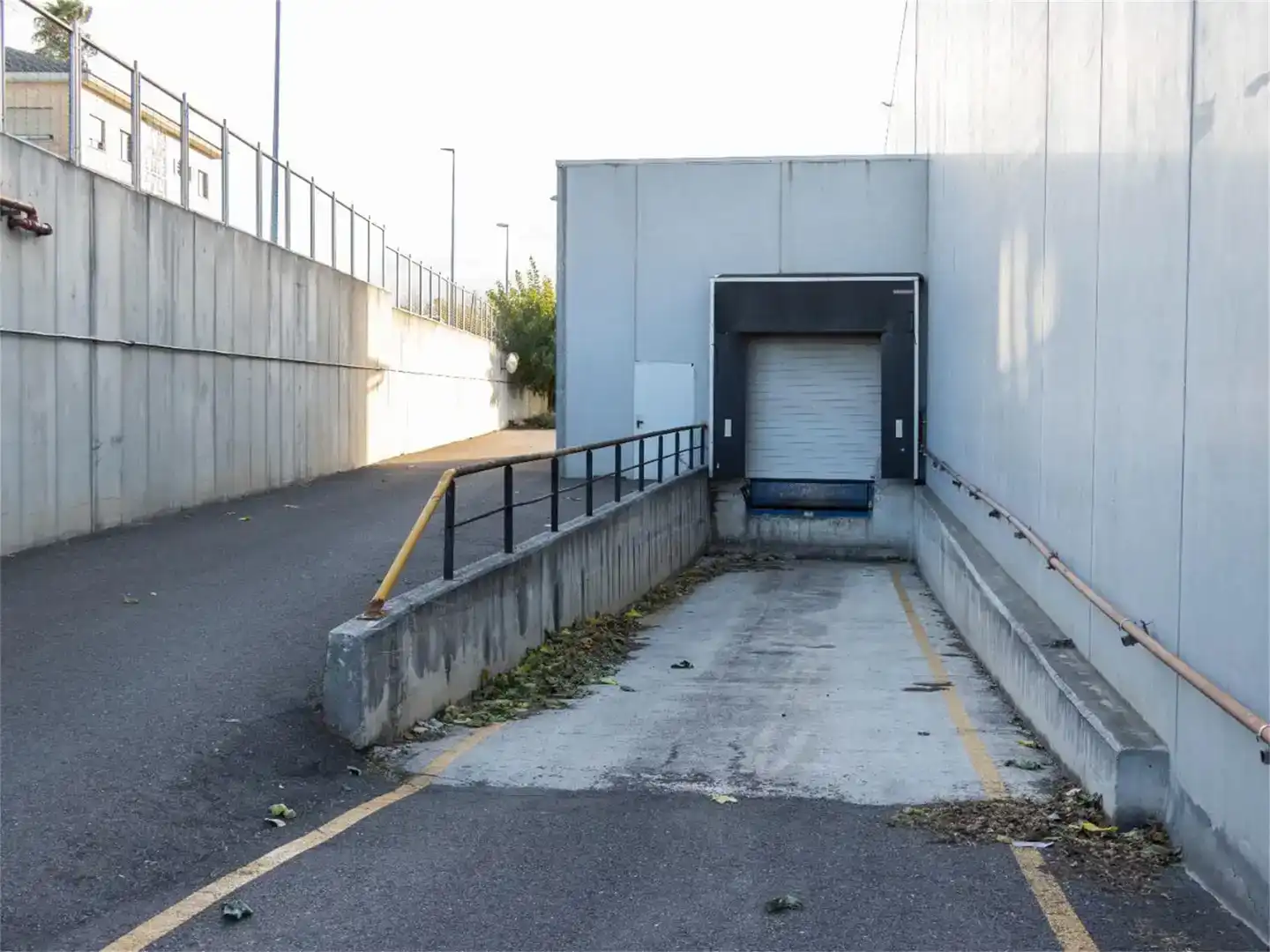 Außenansicht von Fabrikhallen zur Miete in L'Olleria, Valencia