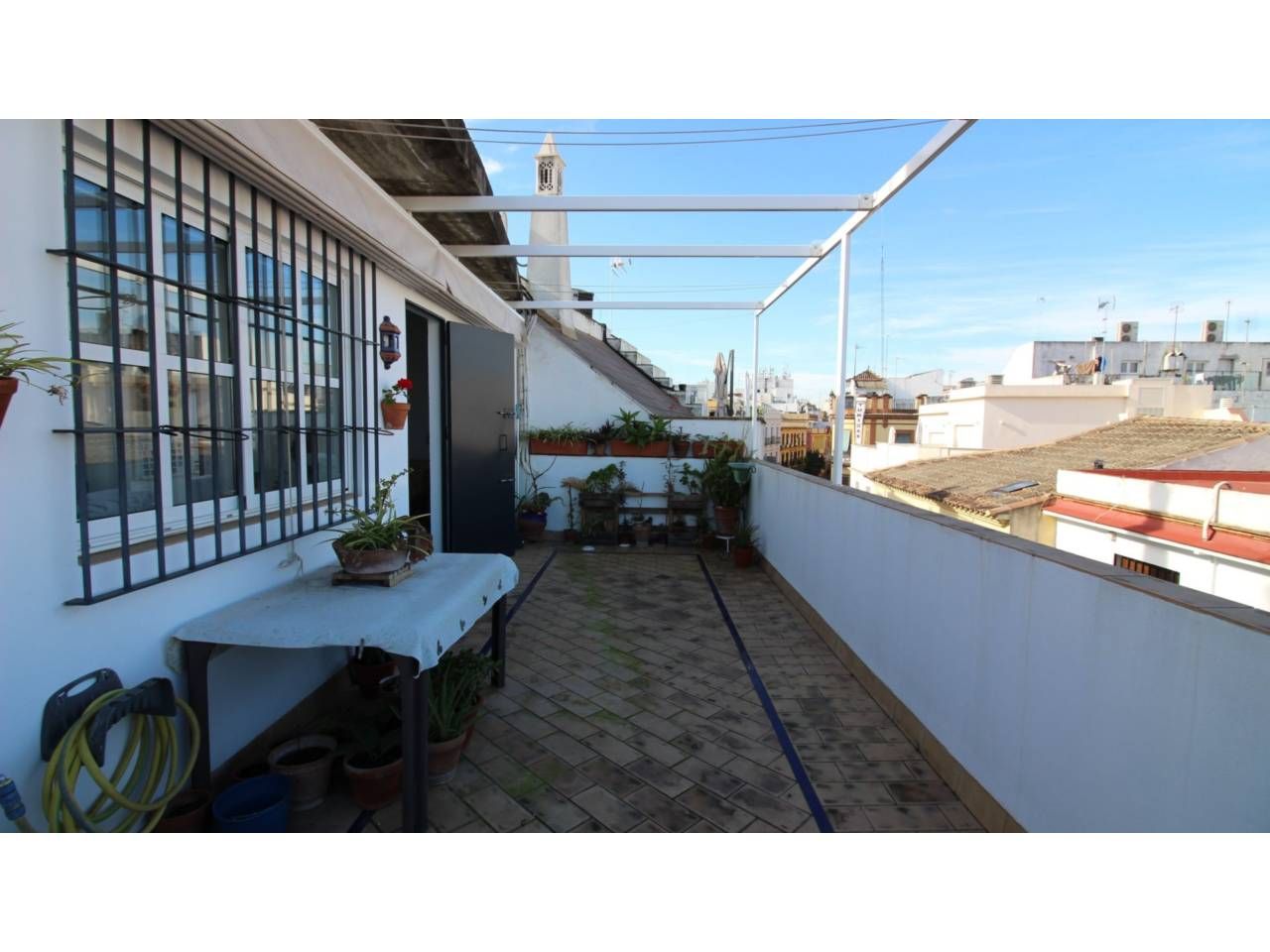 Exterior view of House or chalet for sale in  Sevilla Capital  with Air Conditioner, Heating and Terrace