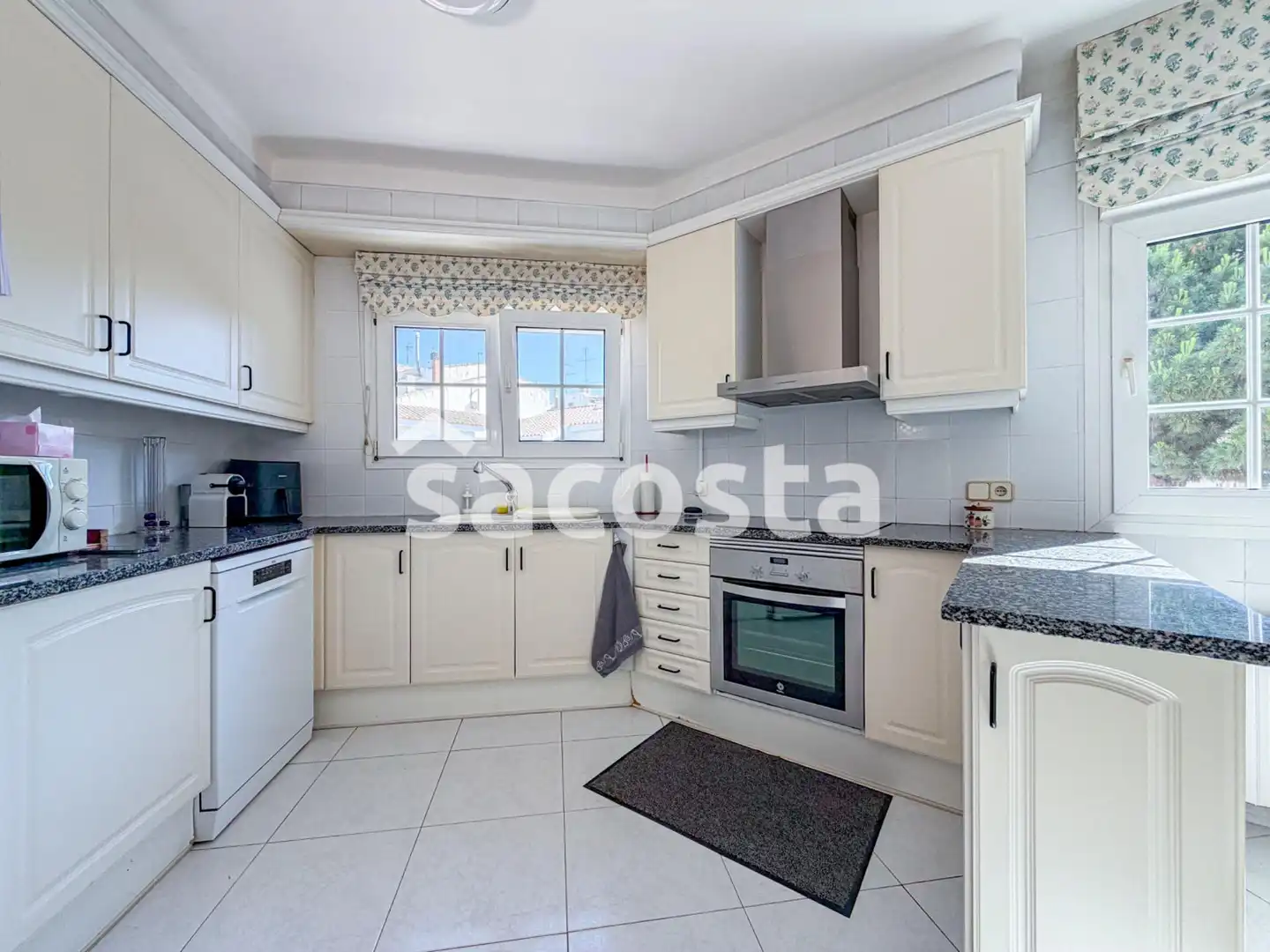 Cocina de Casa adosada en venta en Pineda de Mar con Aire acondicionado, Calefacción y Jardín privado