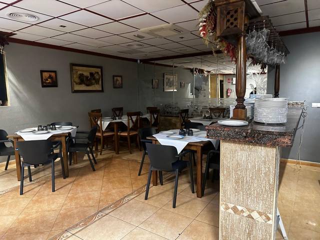 Local comercial en Venta en C. de los Montesinos en Garbinet - Parque de las Avenidas