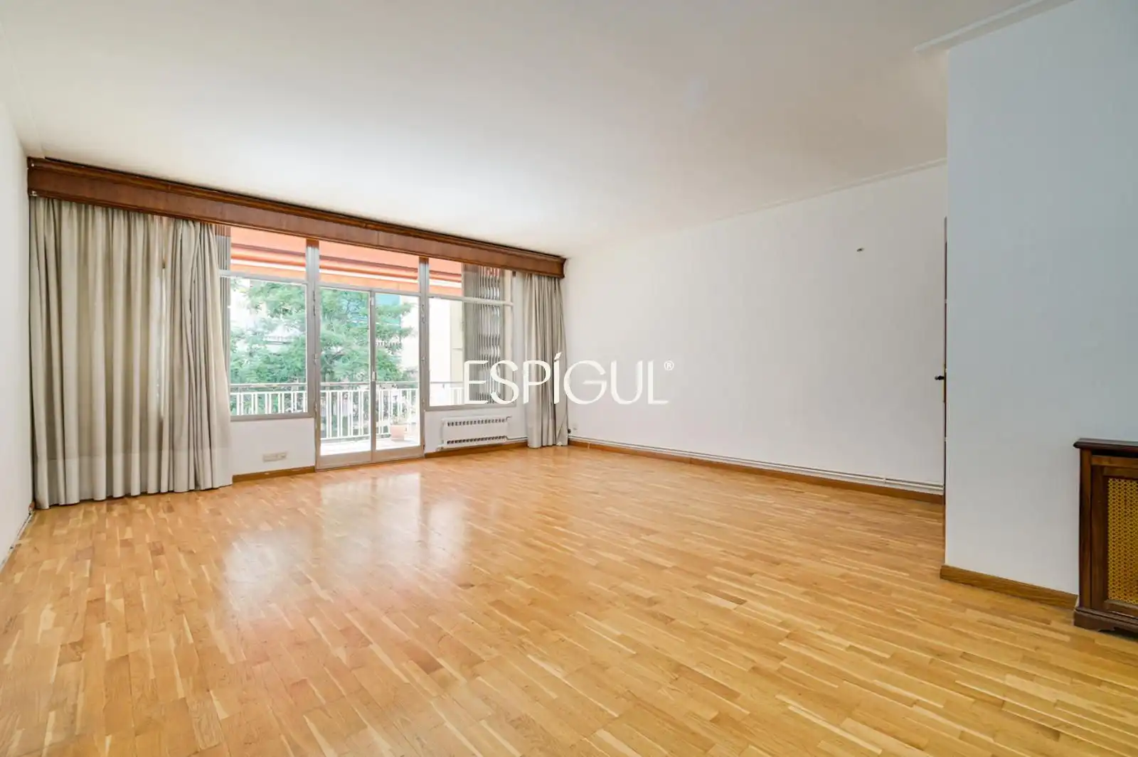 Sala de estar de Piso en venta en Barcelona con Calefacción, Parquet y Terraza