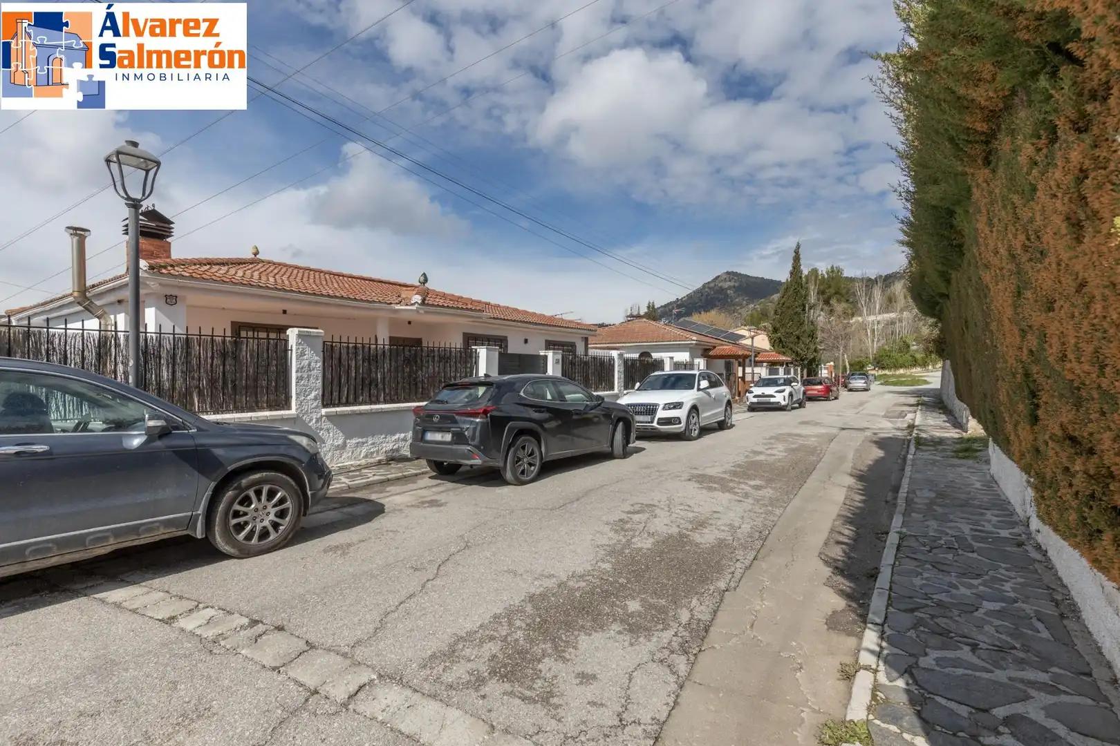 Vista exterior de Casa o xalet en venda en Huétor de Santillán amb Calefacció i Piscina