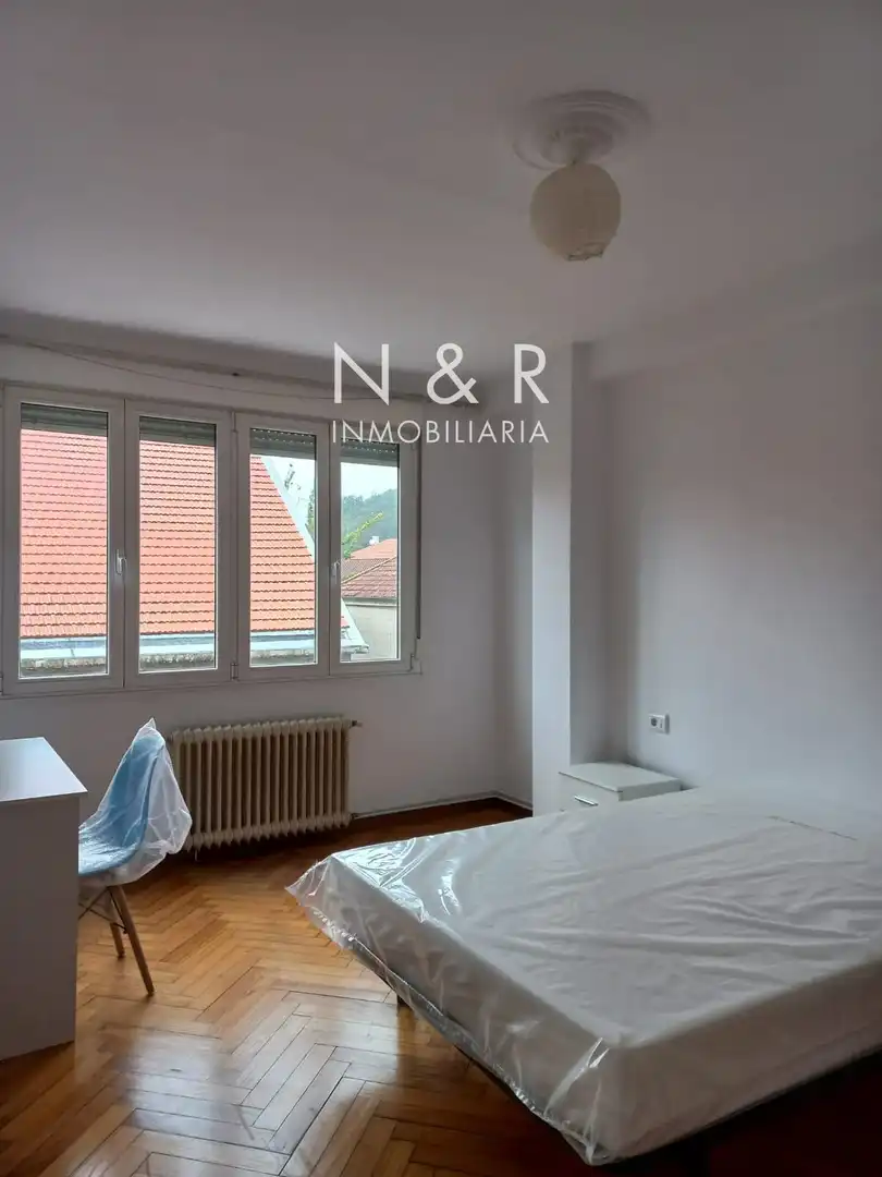 Habitación de Piso en venta en Santiago de Compostela  con Calefacción y Amueblado