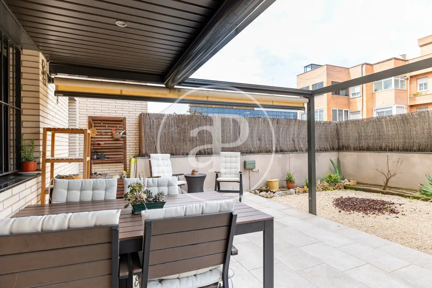 Terrasse von Wohnung zum Verkauf in Esplugues de Llobregat mit Klimaanlage, Heizung und Privatgarten