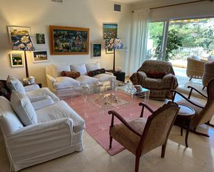 Sala d'estar de Apartament de lloguer en Marbella amb Aire condicionat, Terrassa i Piscina