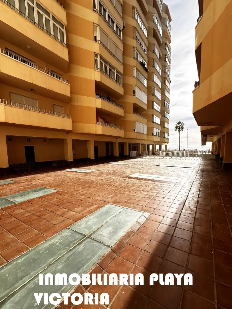 Außenansicht von Wohnung zum Verkauf in Cádiz mit Terrasse