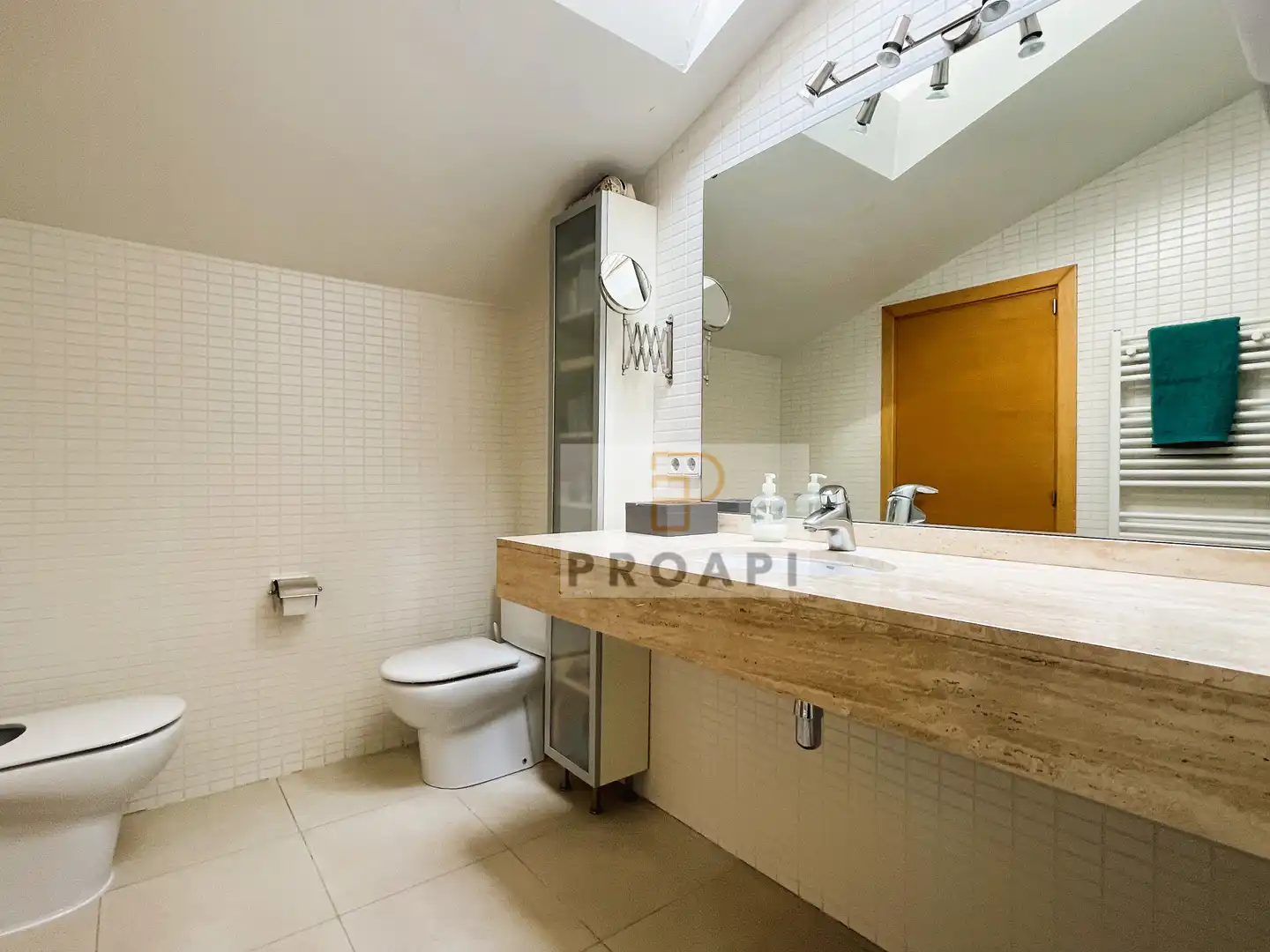 Badezimmer von Wohnung zum Verkauf in Girona mit Balkon