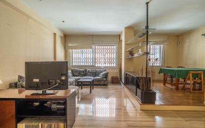 Sala d'estar de Pis en venda en  Barcelona Capital amb Piscina