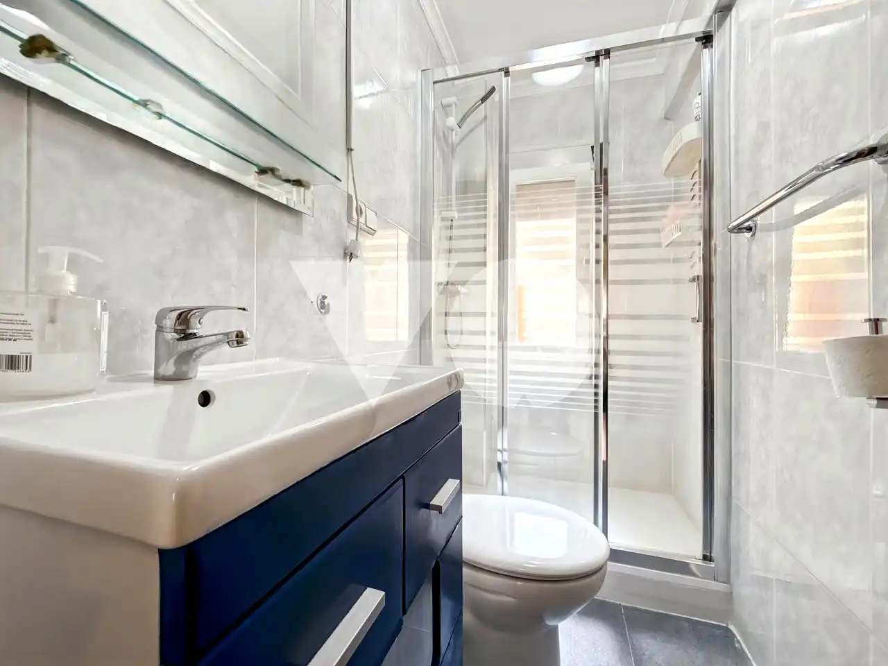 Badezimmer von Wohnung zum Verkauf in Madrid mit Klimaanlage und Heizung