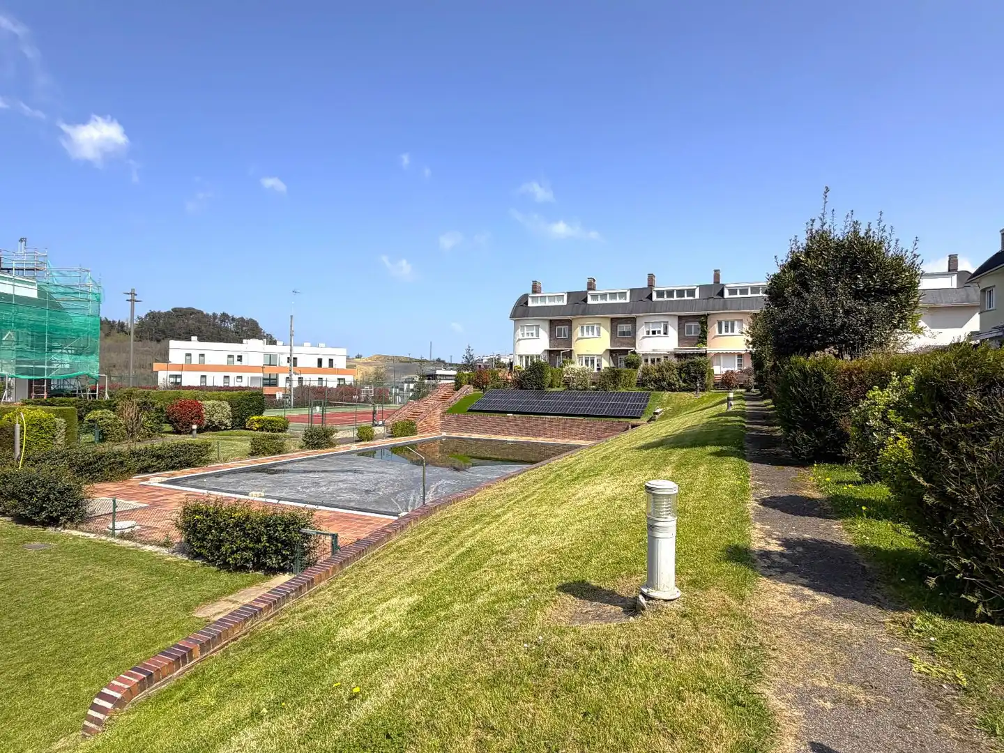 Vista exterior de Casa adosada en venta en Lasarte-Oria con Calefacción, Jardín privado y Parquet