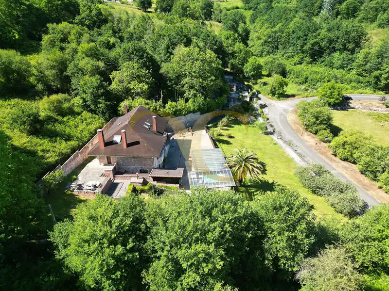 Jardí de Casa o xalet en venda en Oviedo  amb Calefacció, Jardí privat i Terrassa