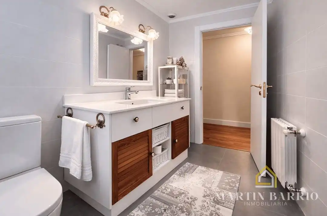 Baño de Piso en venta en Getxo  con Aire acondicionado, Calefacción y Jardín privado
