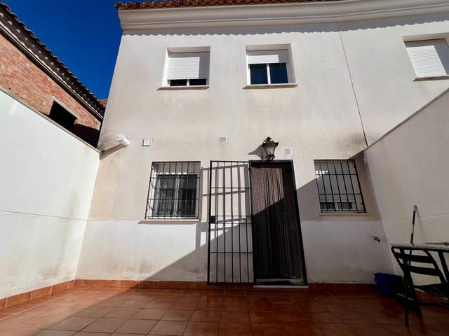 Casa adosada en Venta en La Carlota