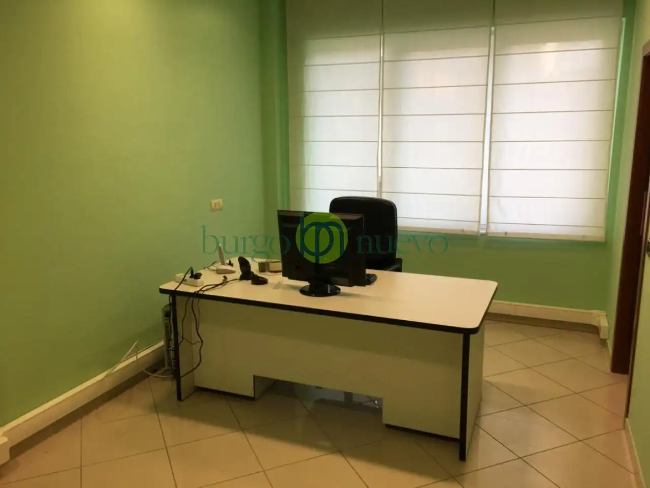 Oficina de alquiler en León Capital  con Calefacción y Alarma