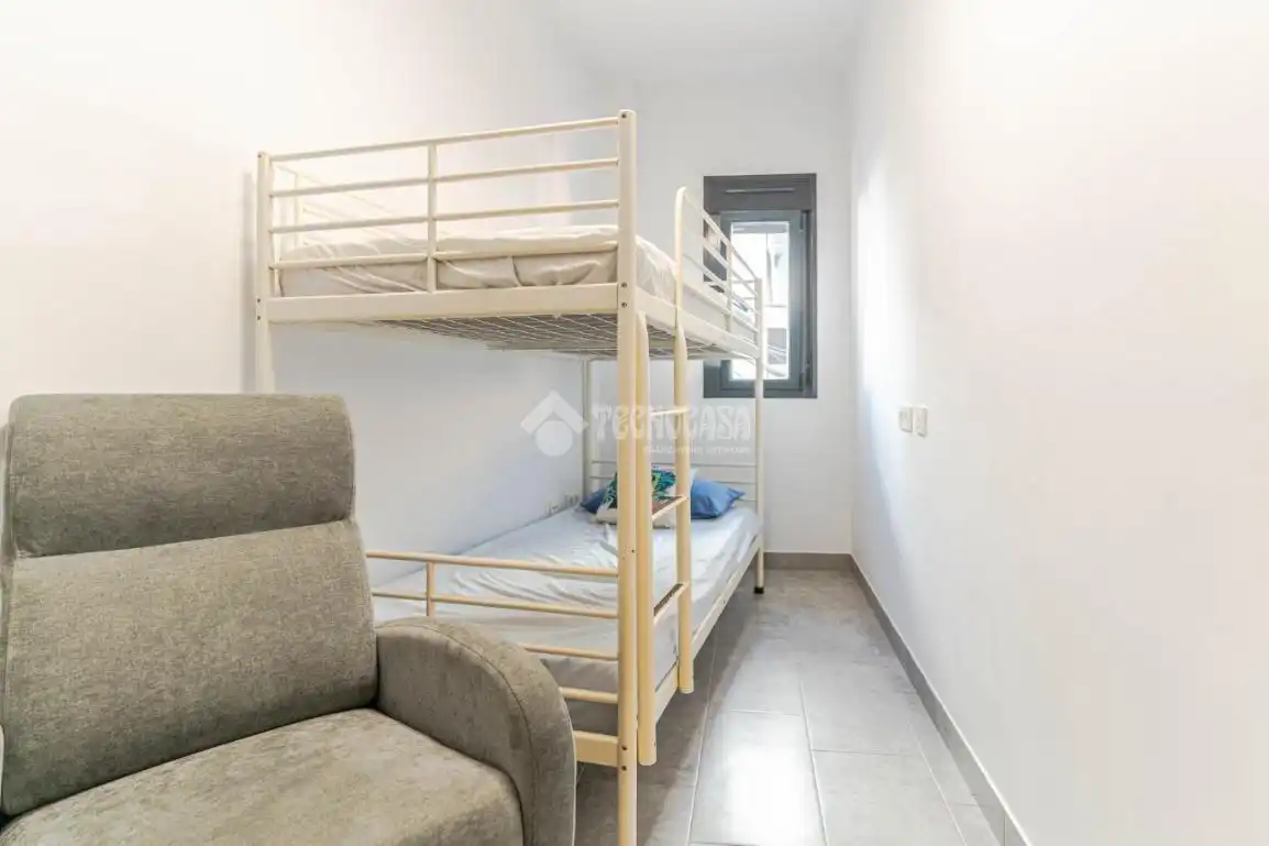 Dormitori de Pis en venda en Motril amb Aire condicionat, Terrassa i Traster