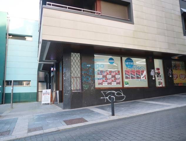 Local comercial en Alquiler en Erialdea / Centro