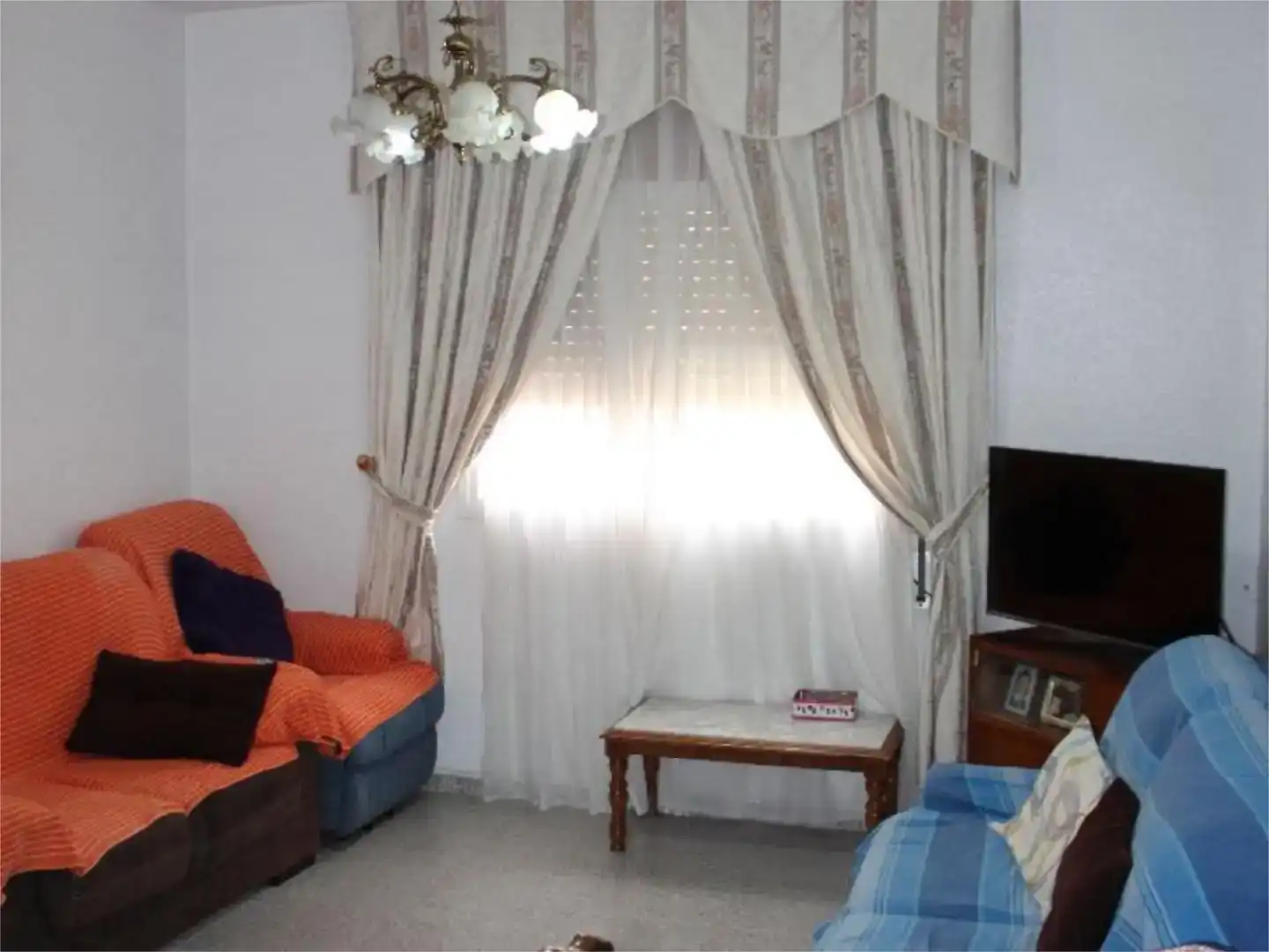 Sala d'estar de Dúplex en venda en Roquetas de Mar amb Jardí privat, Moblat i Balcó