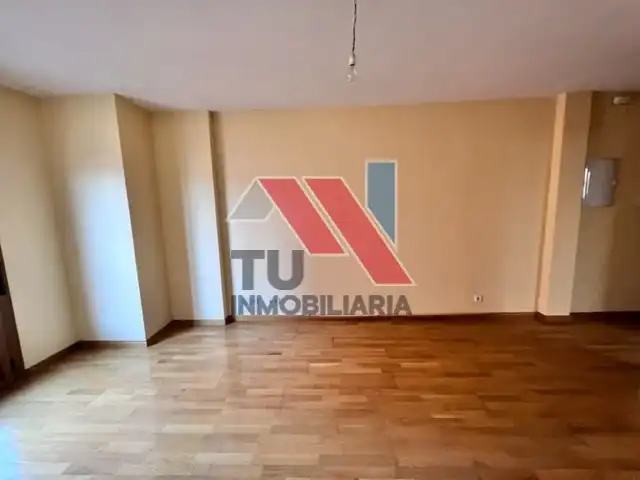 Piso en venta en El Carpio de Tajo con Calefacción, Parquet y Balcón