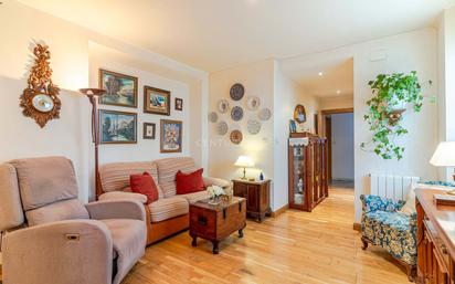 Living room of Flat for sale in  Granada Capital  with Terrace