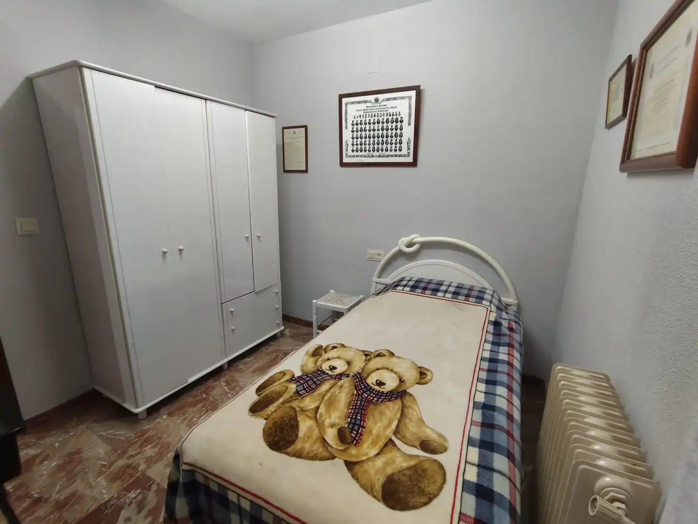 Dormitori de Pis en venda en Guadix amb Calefacció, Moblat i Balcó