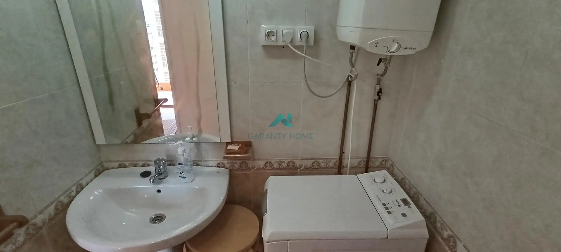 Bathroom of Study for rent in Laredo  with Private garden and Furnished
