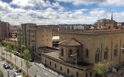 Vista exterior de Pis de lloguer en Salamanca Capital amb Terrassa i Balcó