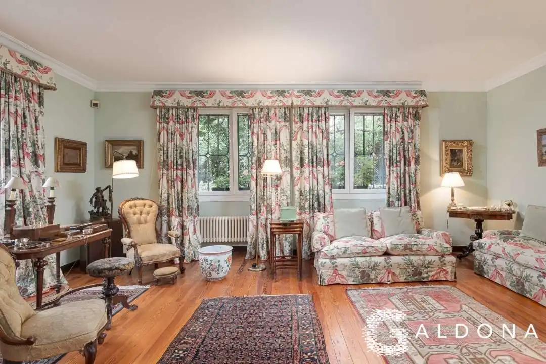 Sala d'estar de Casa o xalet en venda en Donostia - San Sebastián  amb Calefacció, Jardí privat i Terrassa