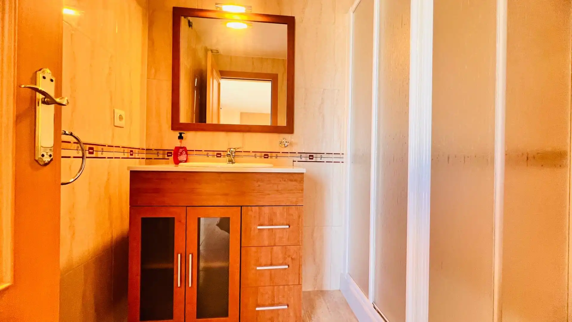 Badezimmer von Dachboden zum Verkauf in L'Ampolla mit Terrasse, Möbliert und Alarm