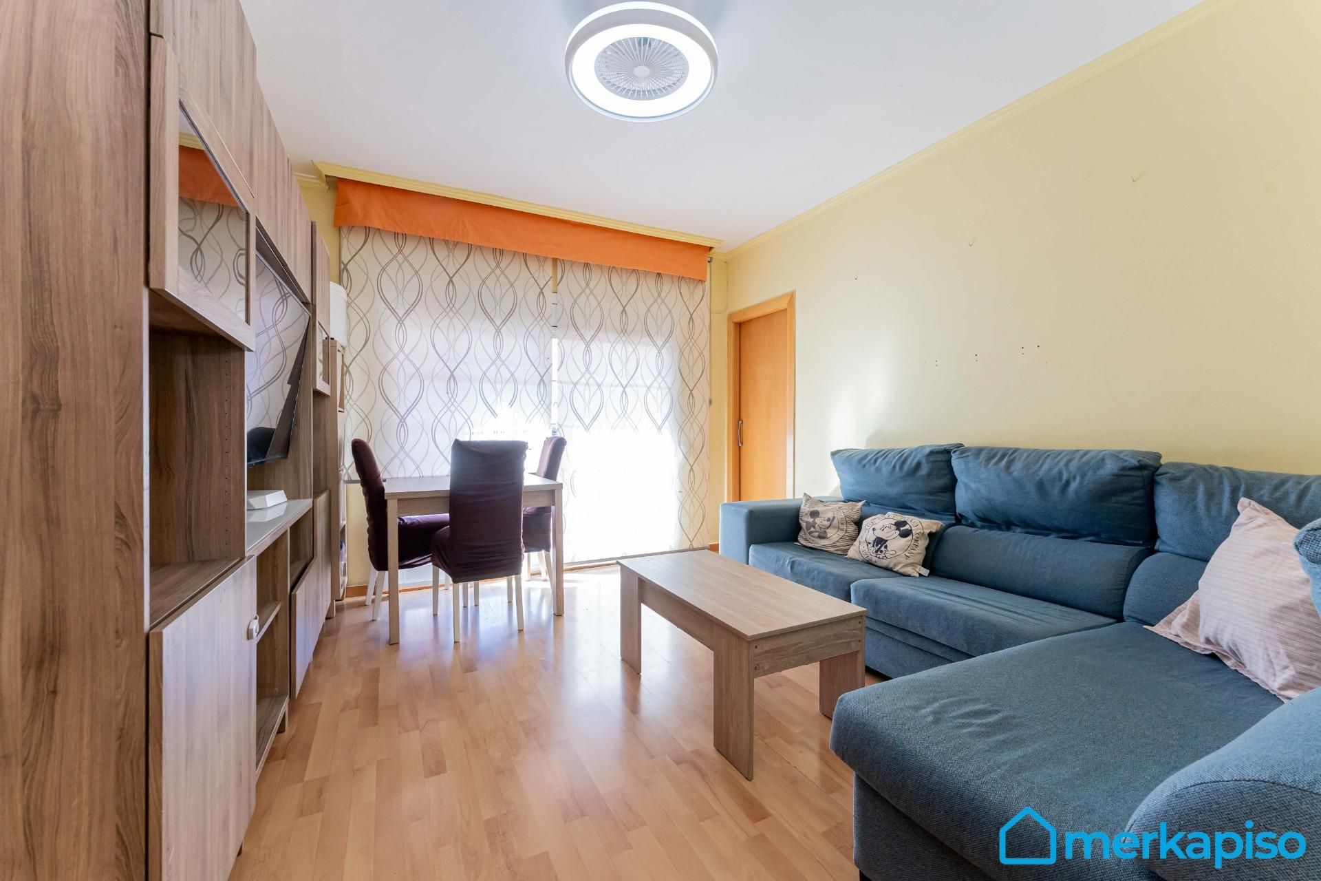 Sala d'estar de Pis en venda en Viladecans amb Parquet