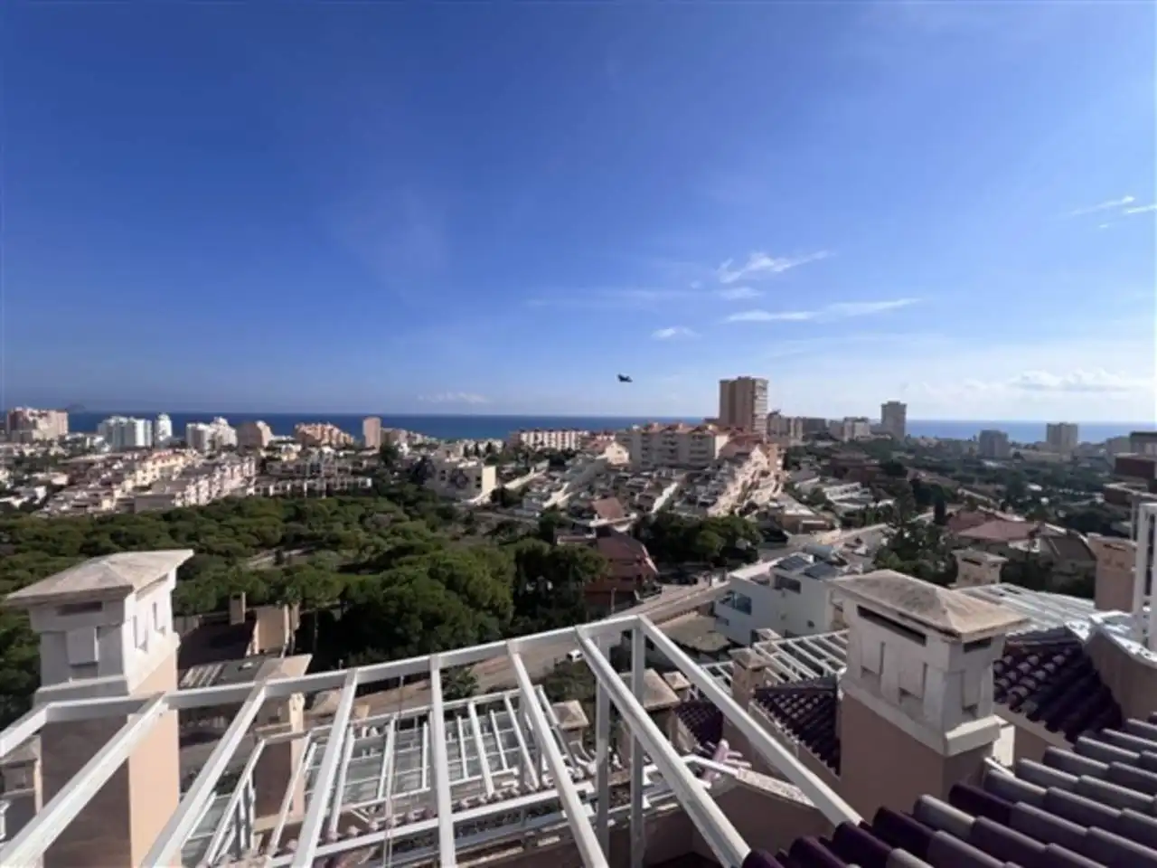 Vista exterior de Dúplex en venda en La Manga del Mar Menor amb Aire condicionat, Terrassa i Moblat