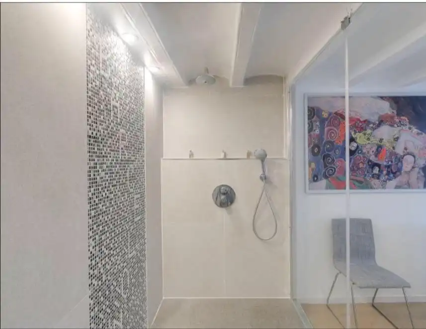 Baño de Apartamento en venta en Barcelona con Balcón