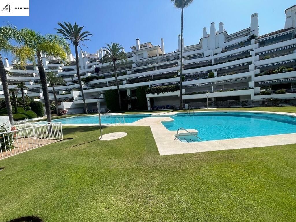 Vista exterior de Dúplex en venta en Marbella con Aire acondicionado, Jardín privado y Terraza