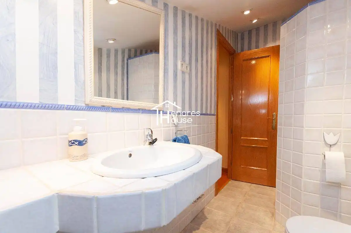 Baño de Dúplex en venta en Alcalá de Henares con Aire acondicionado, Calefacción y Parquet