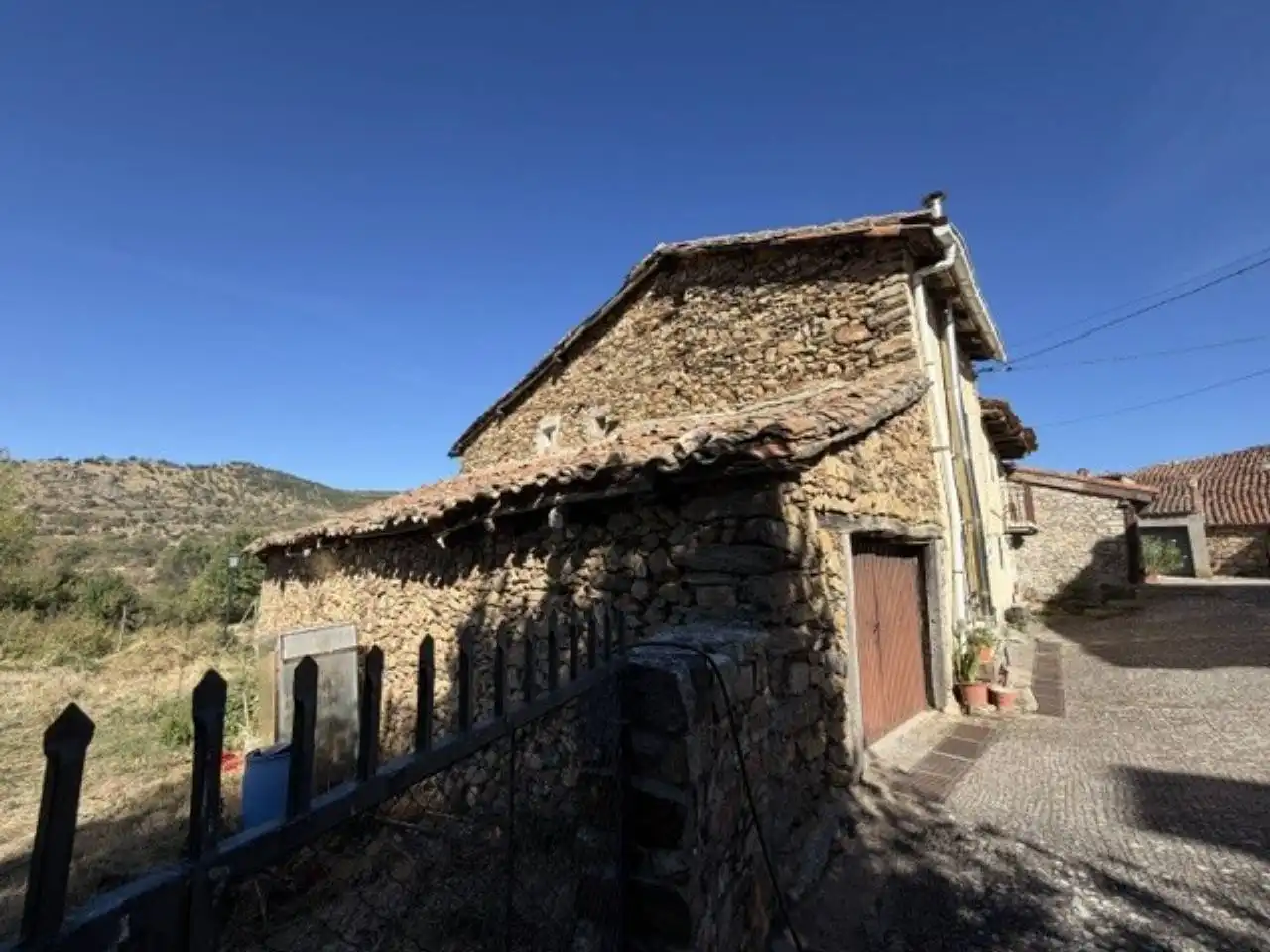 Vista exterior de Local en venda en Prádena del Rincón, Madrid