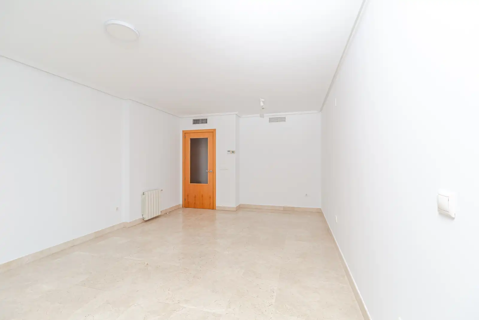 Piso en venta en Alicante / Alacant con Aire acondicionado, Terraza y Trastero