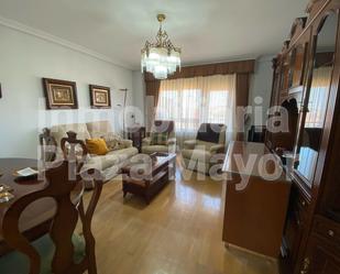 Living room of Flat for sale in Salamanca Capital  with Heating, Parquet flooring and Furnished