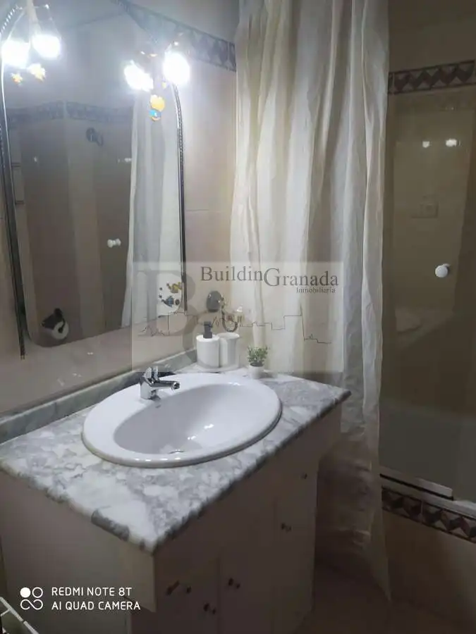 Bathroom of Flat for rent in Granada  with Terrace and Furnished