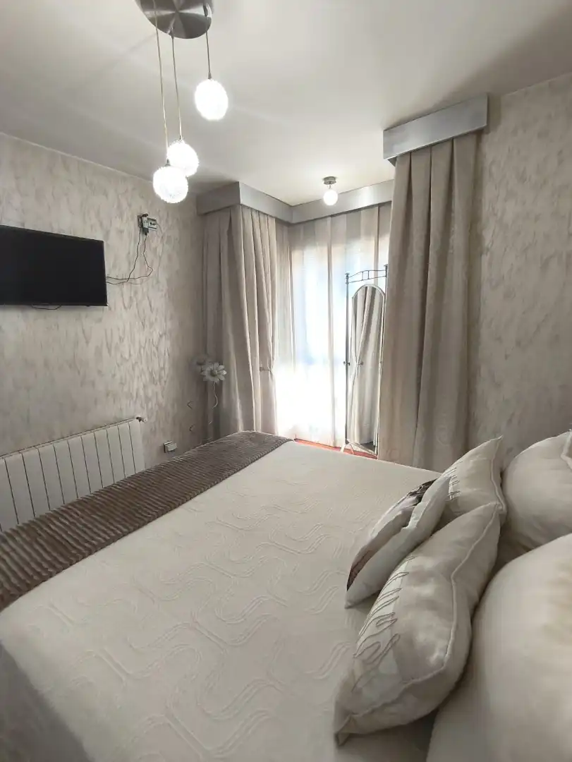 Bedroom of Flat for sale in Madrid  with Air Conditioner, Heating and Storage room