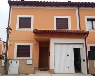 Exterior view of Single-family semi-detached for sale in Garcillán  with Private garden