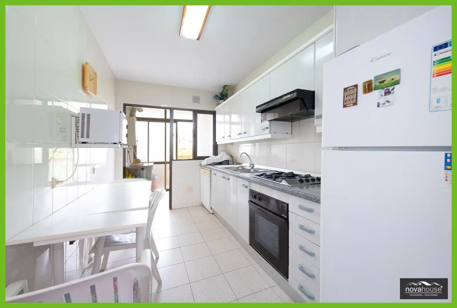 Küche von Wohnung zum Verkauf in Rincón de la Victoria mit Terrasse, Abstellraum und Balkon
