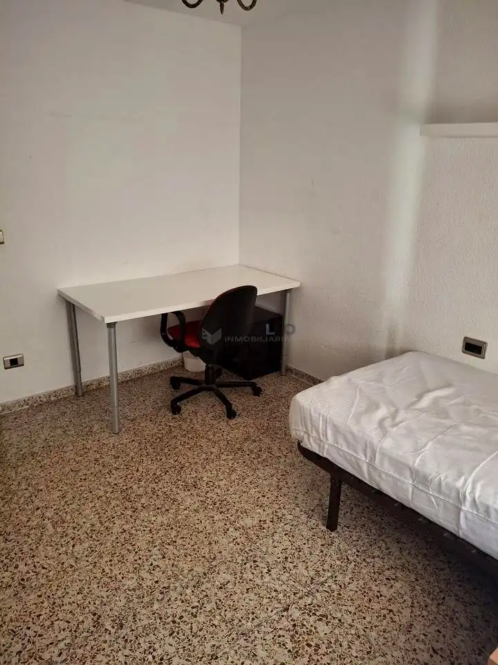 Schlafzimmer von Wohnung zur Miete in Teruel mit Möbliert