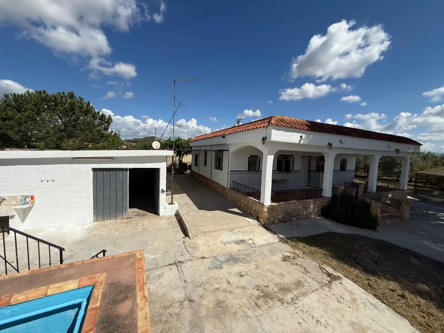 Exterior view of Houses for sale in Llíria  with Air Conditioner, Private garden and Terrace