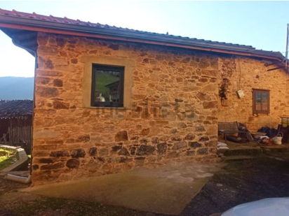 Vista exterior de Casa o xalet en venda en Pravia amb Terrassa