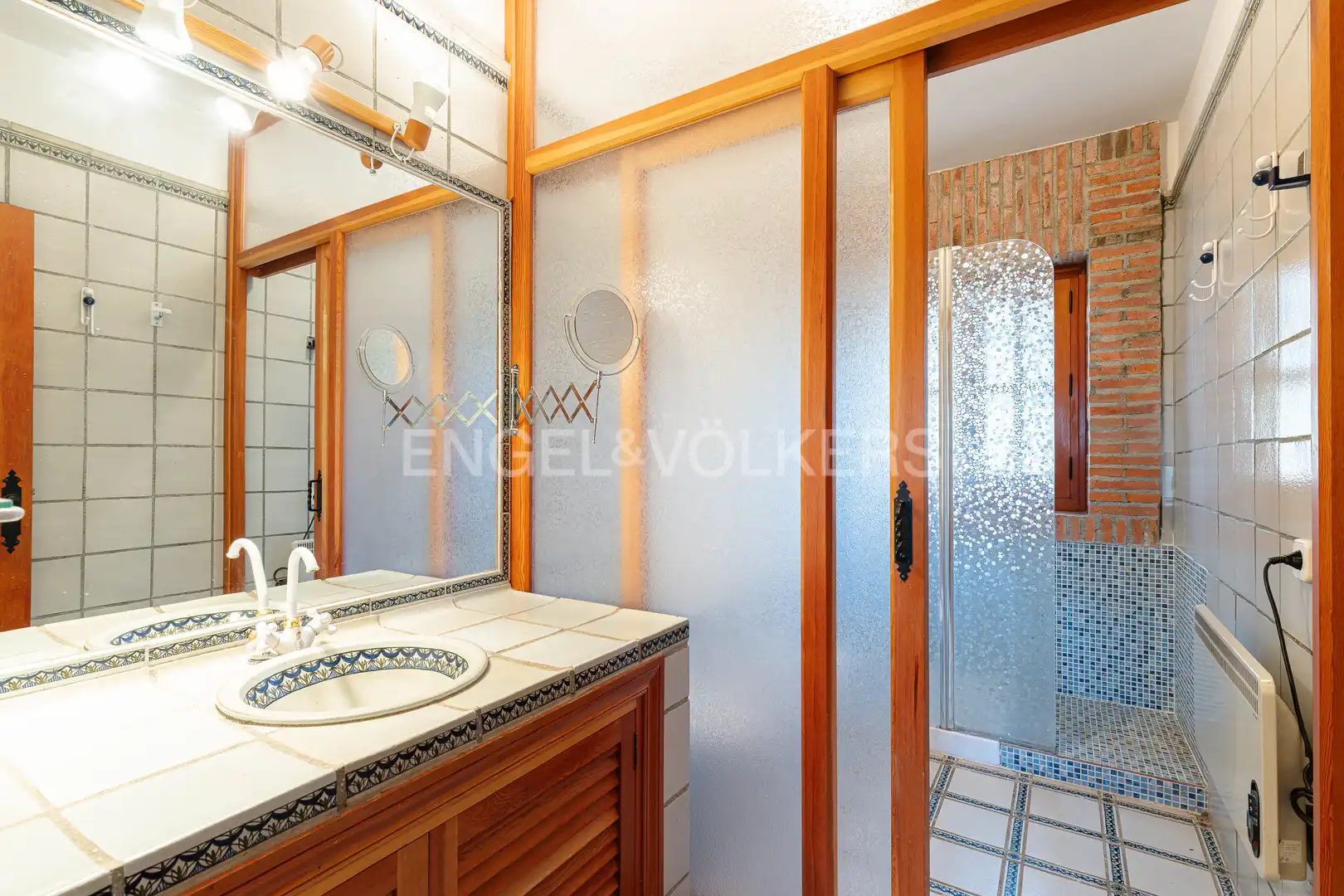 Bathroom of Country homes for sale in Valdemorillo  with Heating, Private garden and Terrace